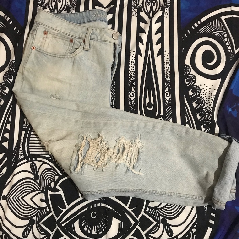 AE Distressed Jeans- Light denim